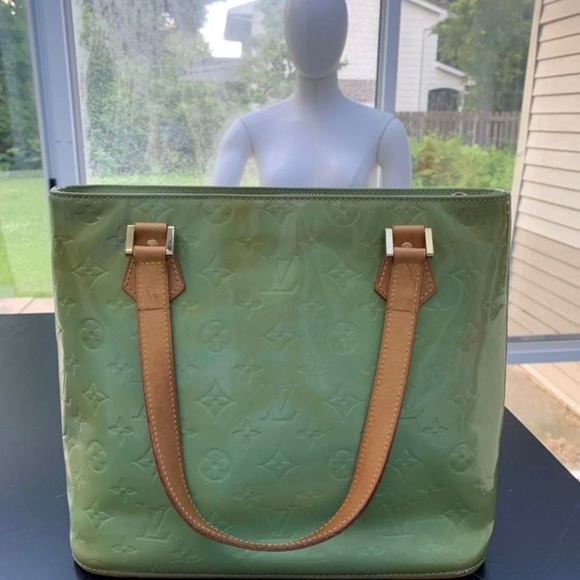 Louis Vuitton Handbags - 💕👜💕 Auth Louis Vuitton Vernis Houston Green